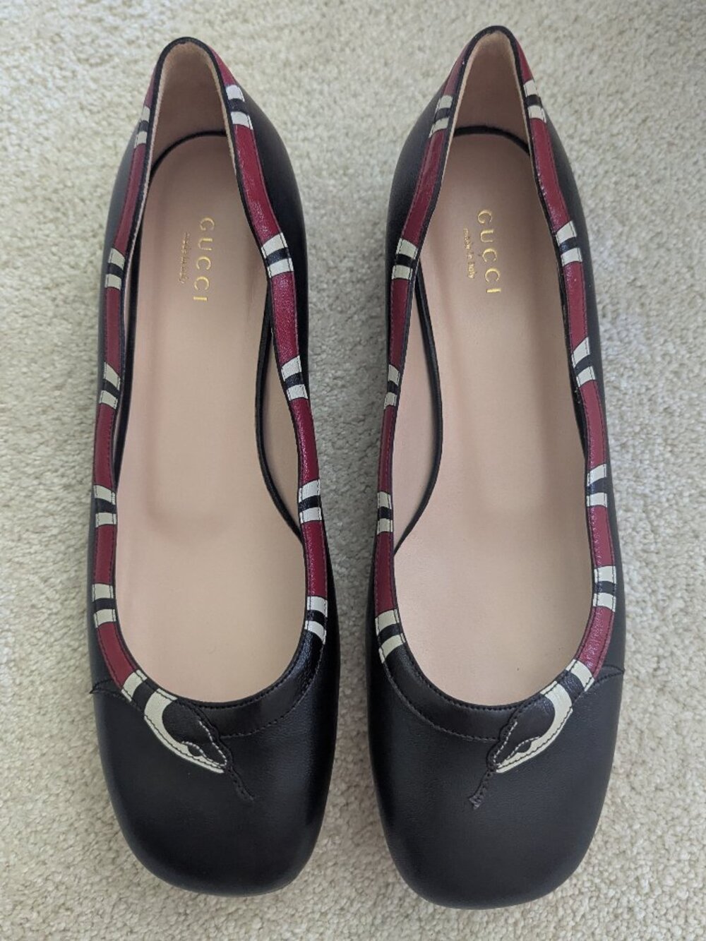 NWOT Gucci Black Donna Flats with Signature Striped Snake Detail